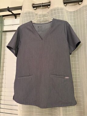 Figs V-Neck Scrub Top in Graphite
